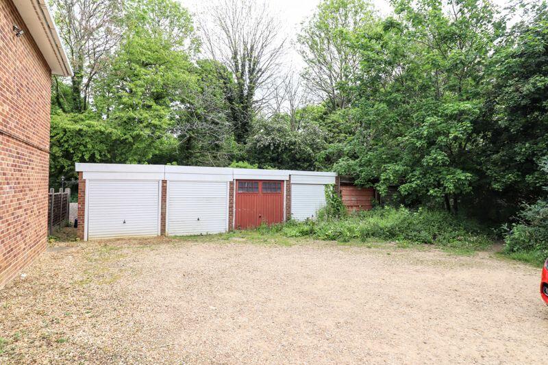 Garage in Block
