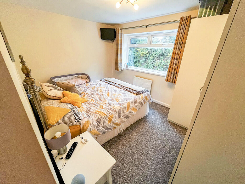 20_Master_Bedroom...