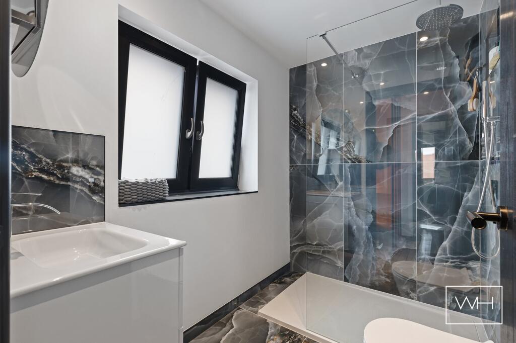 2 Colchester Court, 