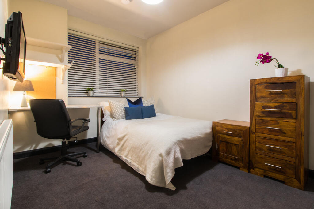 96FS Bedroom