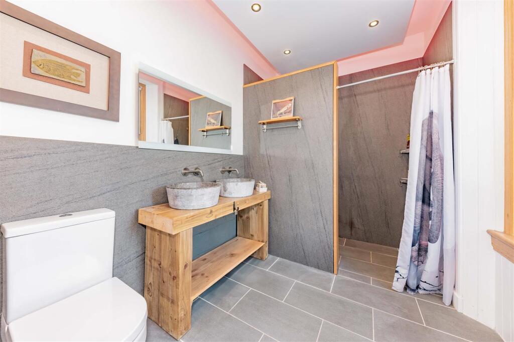 7 Guthrie Street Carnoustie-10.JPG