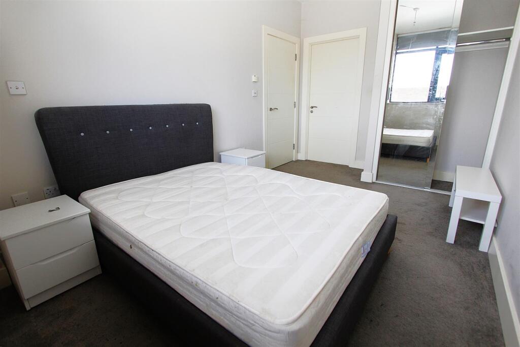 Bedroom 1.1.JPG