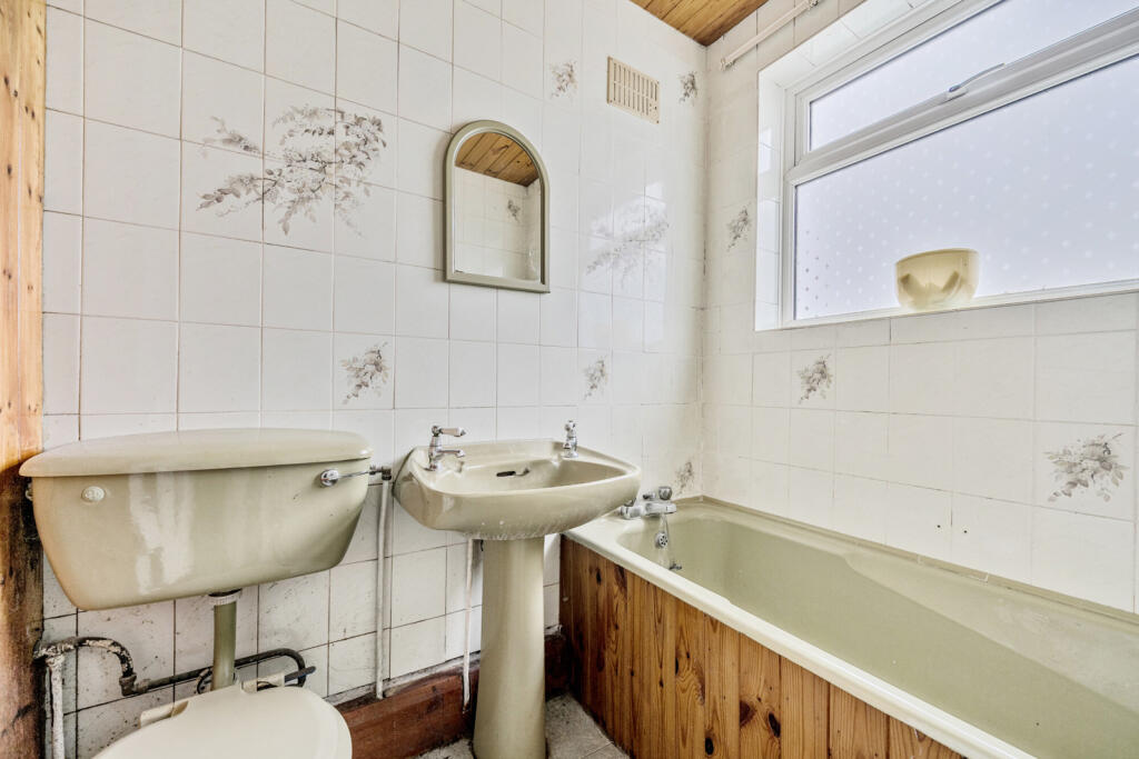 1369095-7-68f252f...