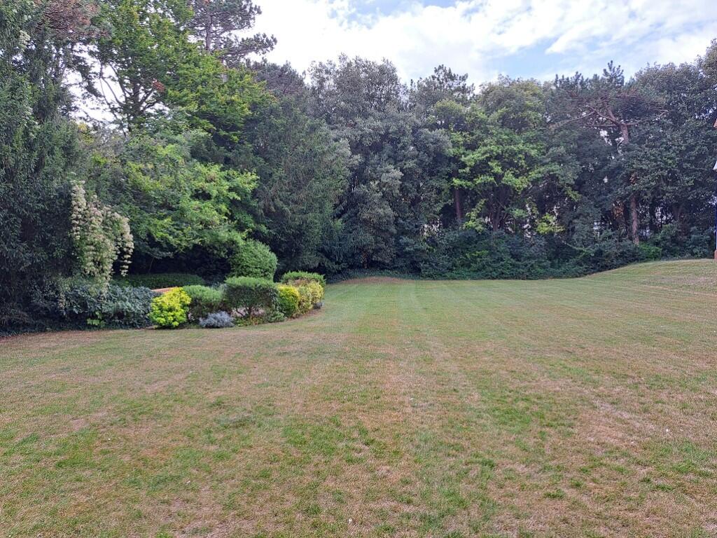 COMMUNAL GARDENS