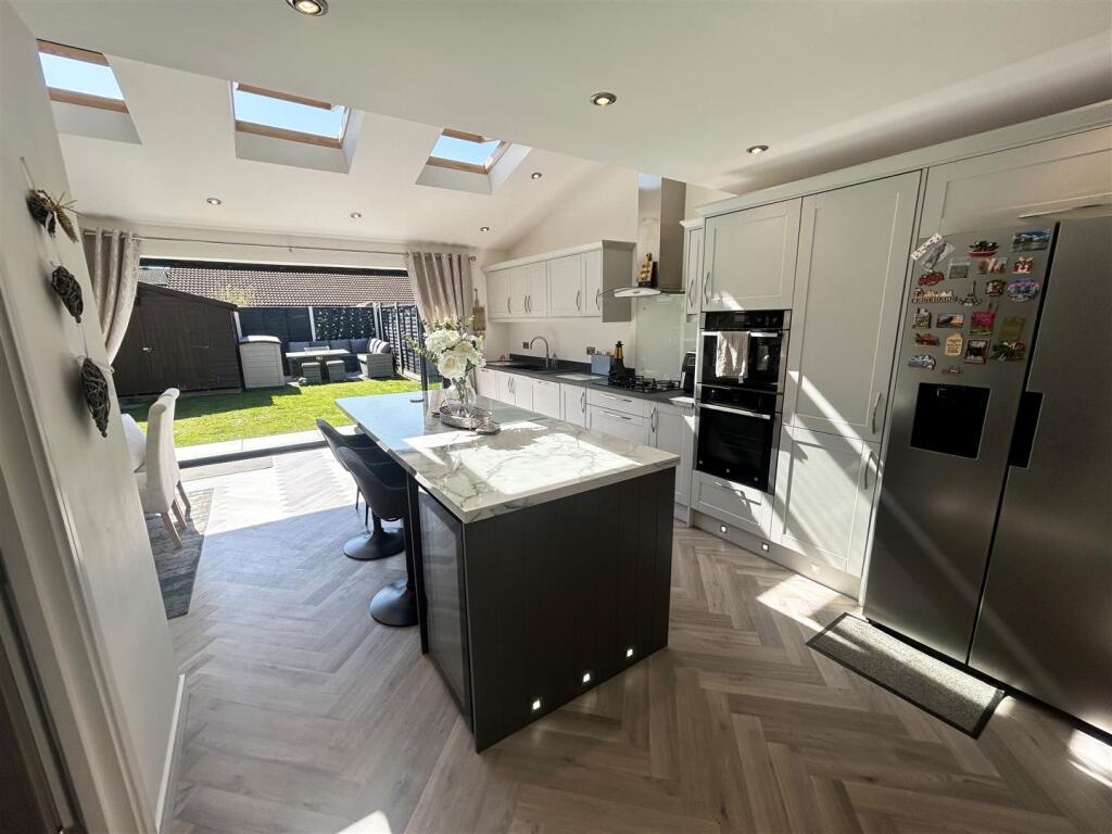 KITCHEN/ DINER
