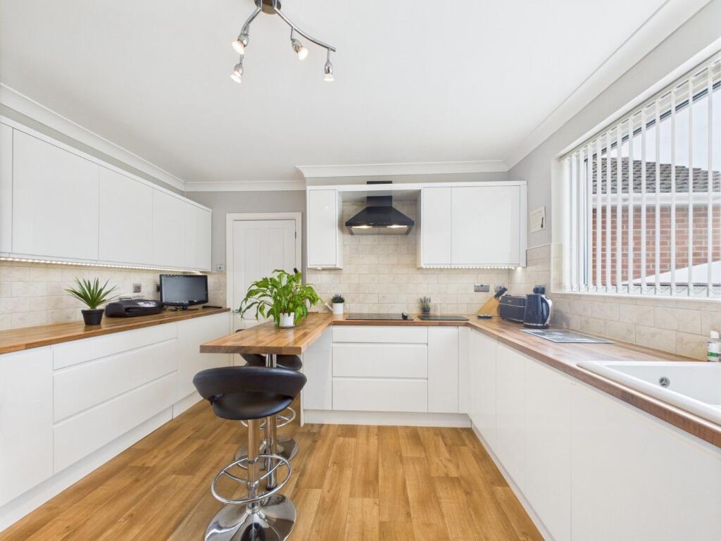 Kitchen/Dining Area