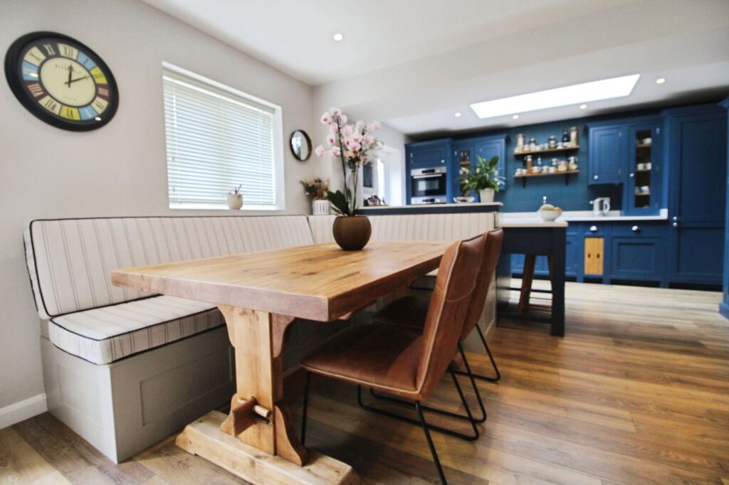 Kitchen Breakfast Family Room