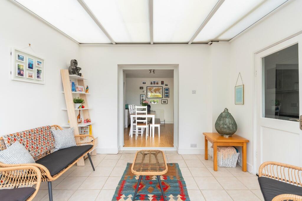 8T5RHD - Conservatory B.jpg