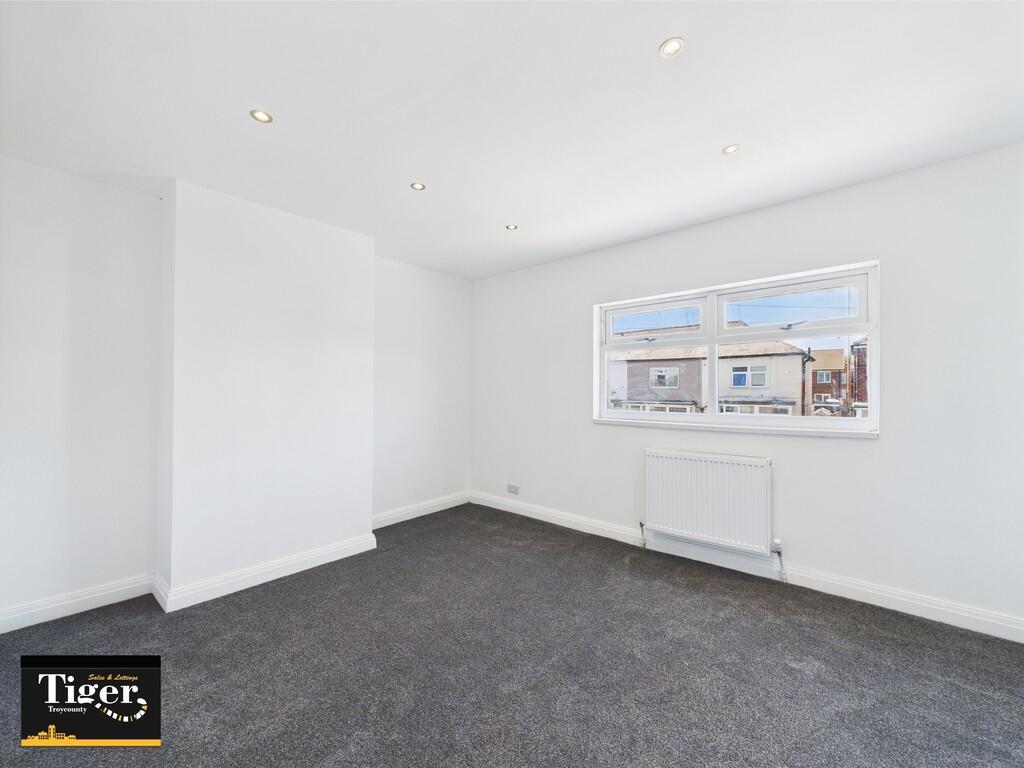 CAM02176G0-PR0576...