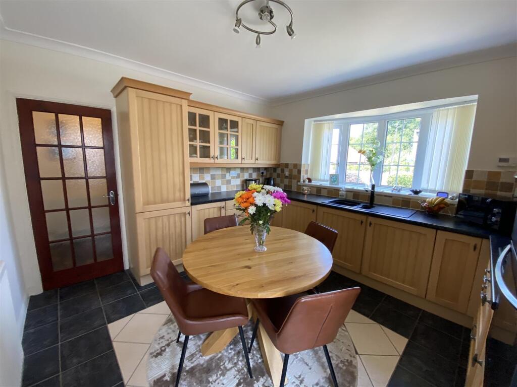 Kitchen: