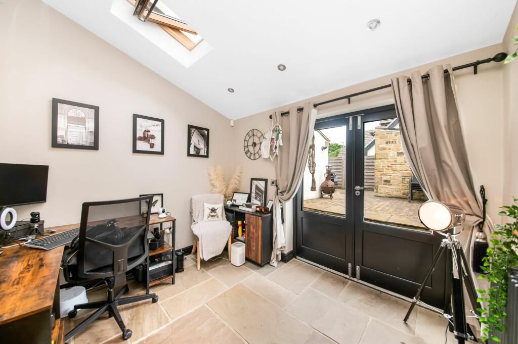 PLAYROOM / HOME OFFICE