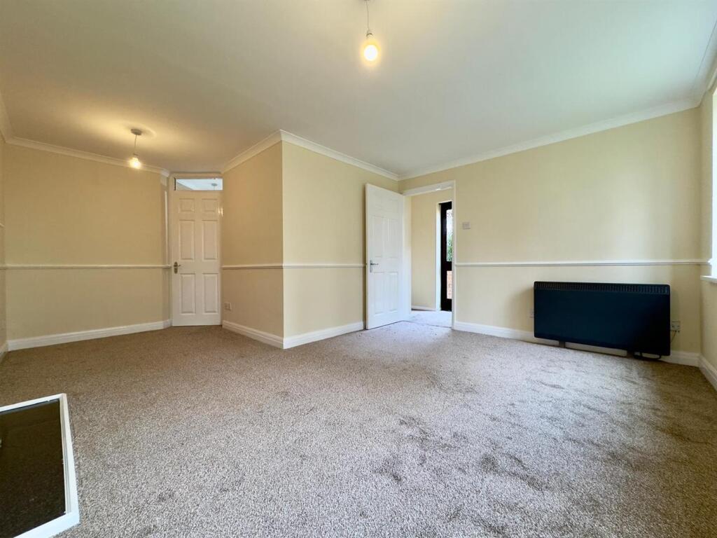 livbing room 5.jpg