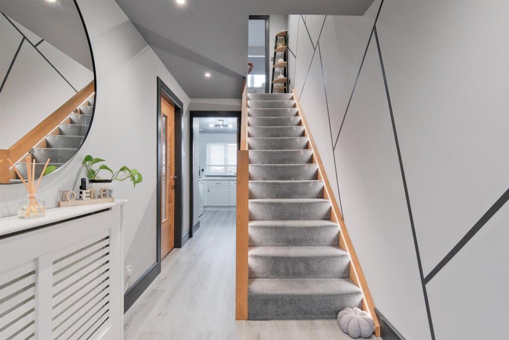 013-32 Kenmore Way, Carluke ML8 5RZ.jpg