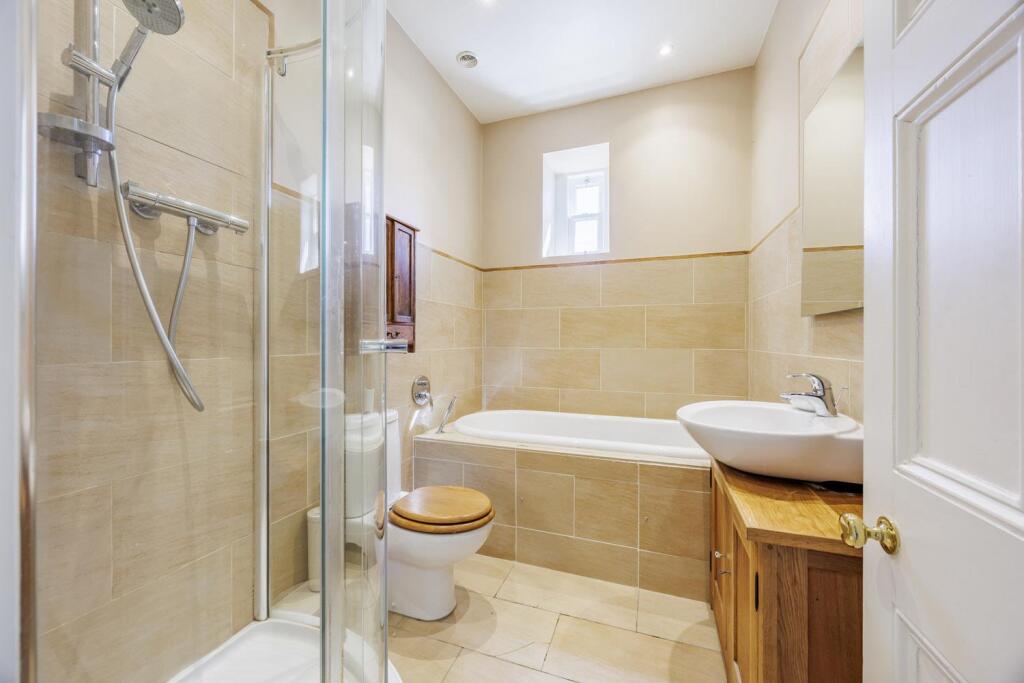 Eggleshope House East_039_web.jpg