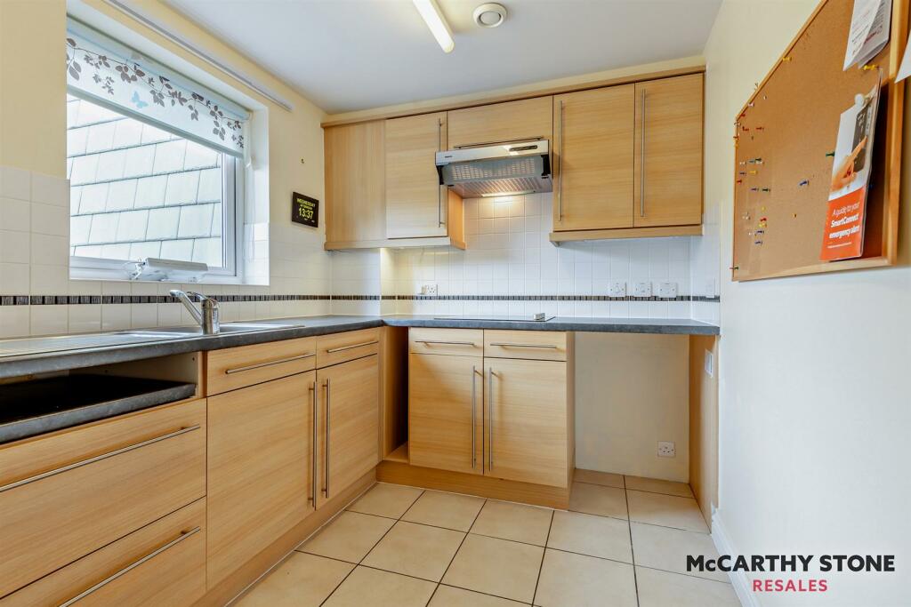 8608949-interior12-800.JPG