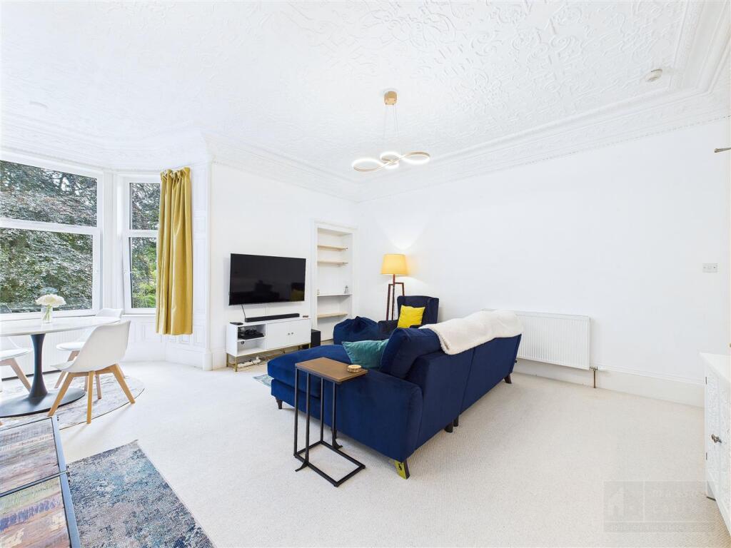 Sitting Room &amp; Dining Area