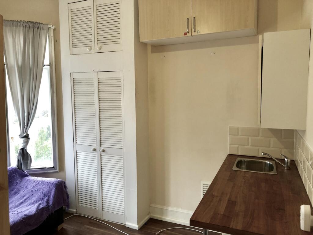 leander room 5 wardrobe 