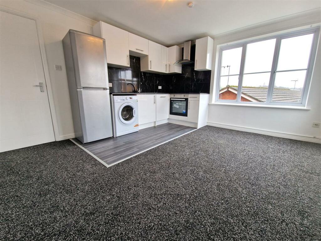 Lounge/Kitchen