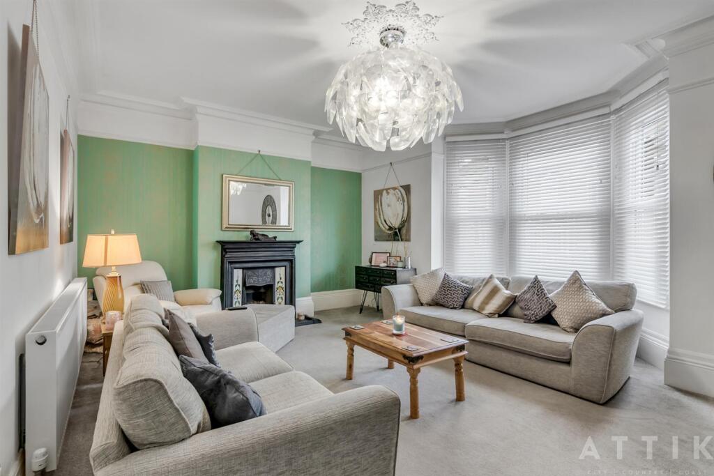 Attik 5, Stradbroke Road Gorleston, NR31 7AQ (1).j