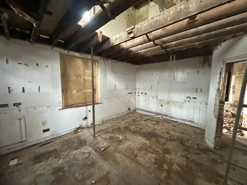 85dd4200-06f9-40e9-b64a-db7f979a4e32