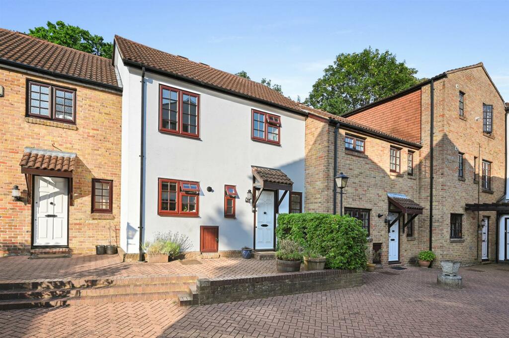 HJ - 34 The Farthings - Exterior3 (1).jpg