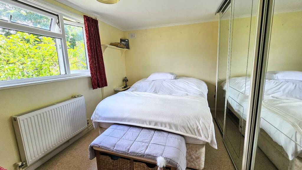 bedroom2.jpg