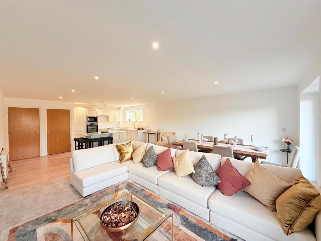 66 pr 36 lounge lookng at kitchen.jpg