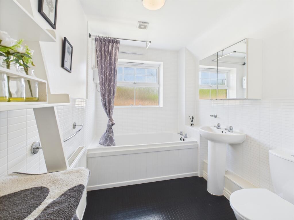 CAM04118G0-PR0011-STILL017