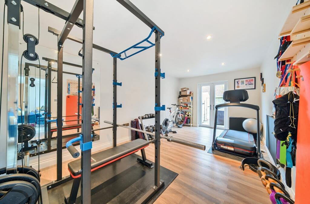 1380290-41-690e3eb2646ba-ARW-1