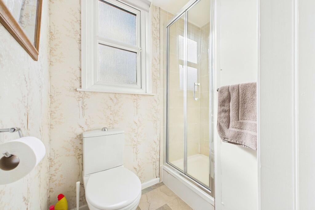 Self-contained apt: shower room