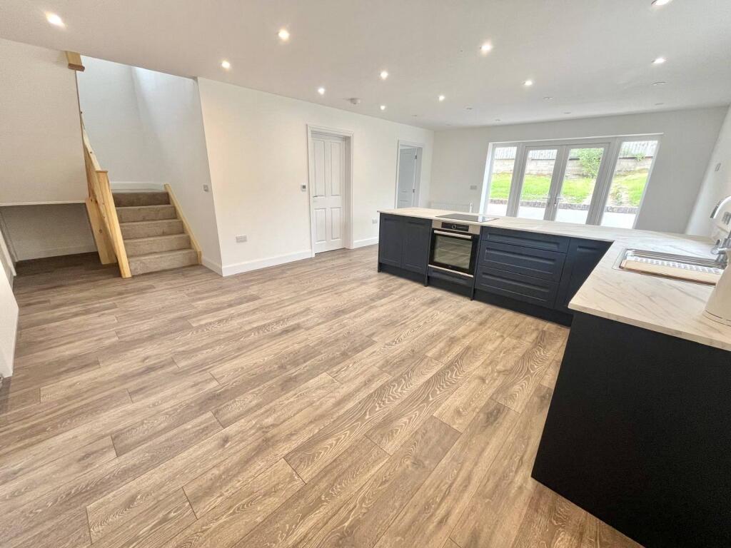 Kitchen / Dining Area