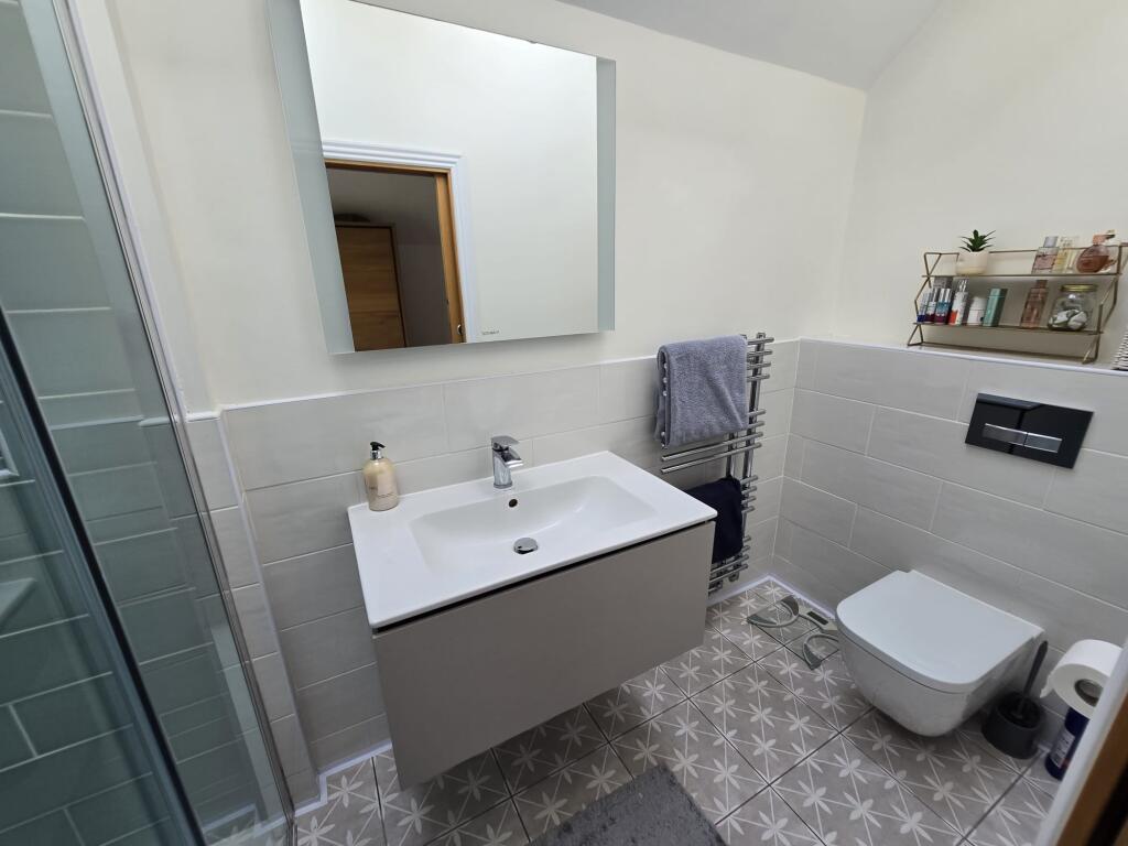 Bedroom 1 Ensuite