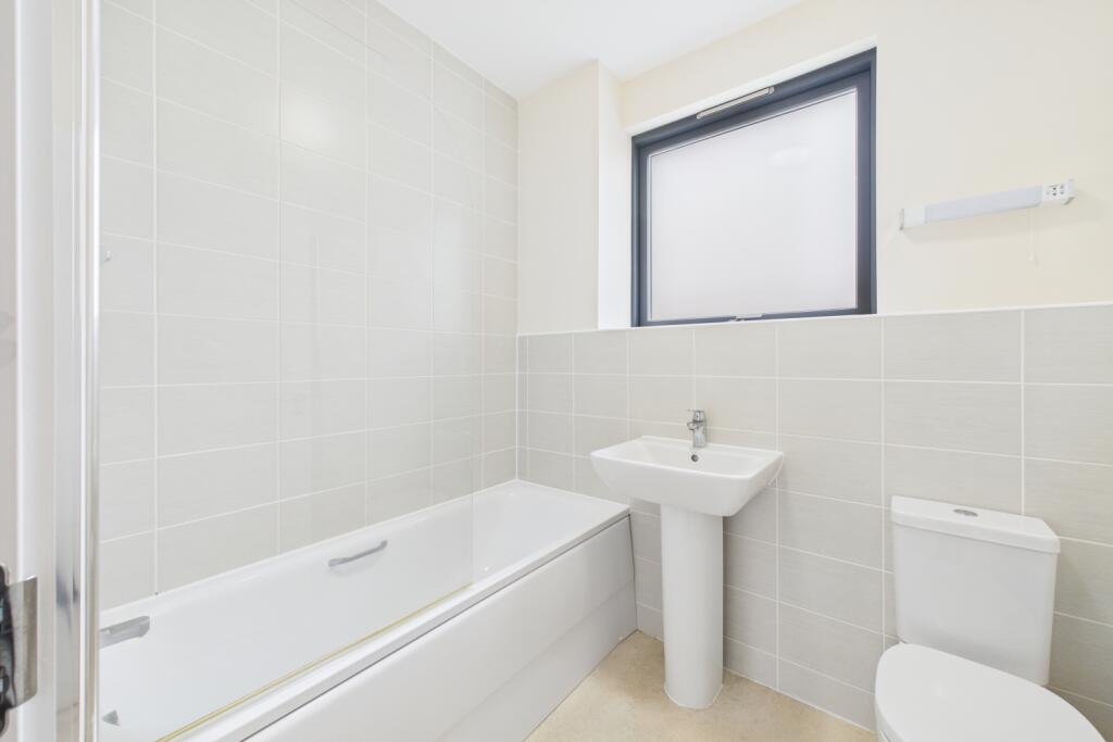 CAM03162G0-PR0225-STILL010