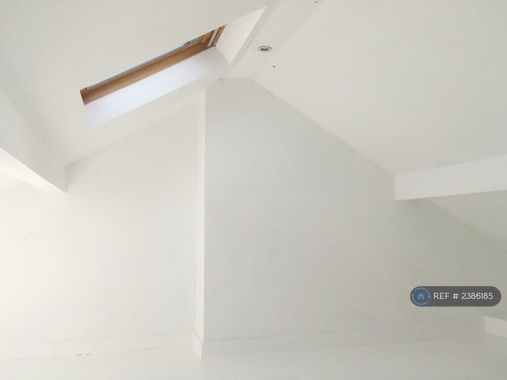 Bright And Spacious Loft Space