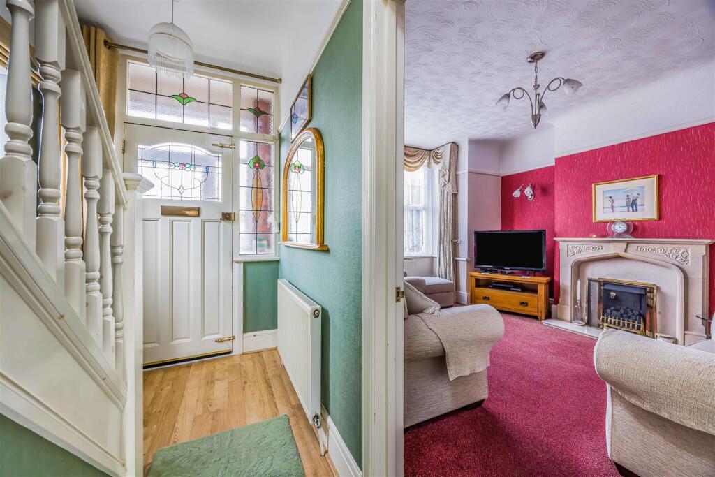 2A Wesley Grove, Copnor-Small-PorticoMarketing-Sol