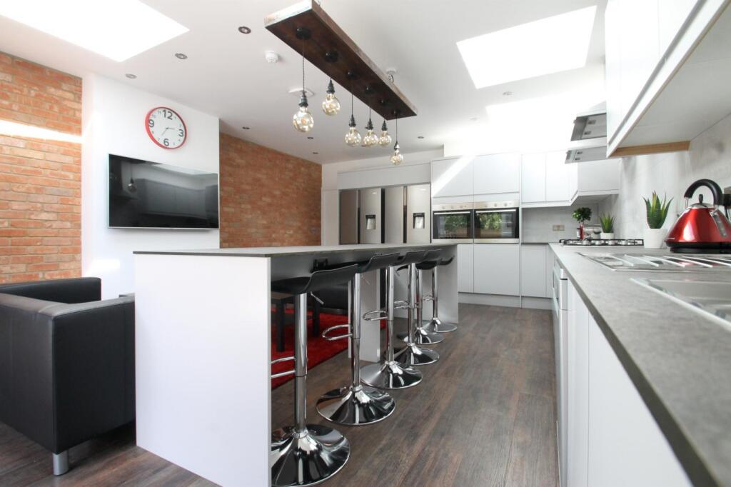 Kitchen (Main)