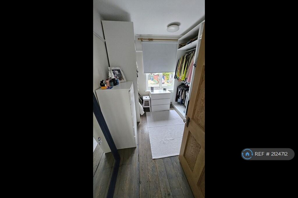 Bedroom 3 ( Changed Into Wardrobe) 