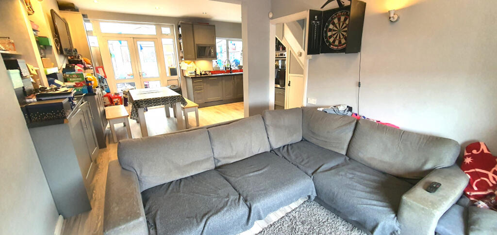 FRONT LOUNGE AREA