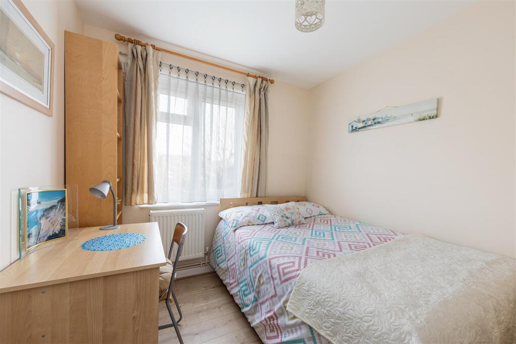 Bulwer Court Road E11
