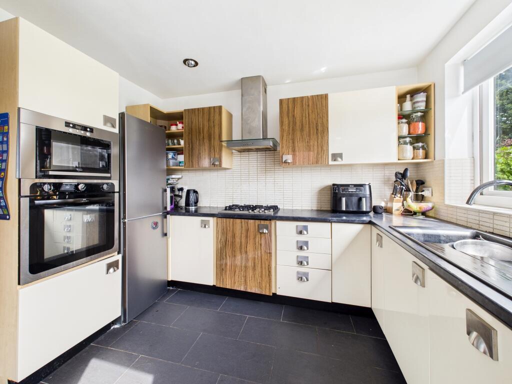 CAM05192G0-PR0133-STILL009