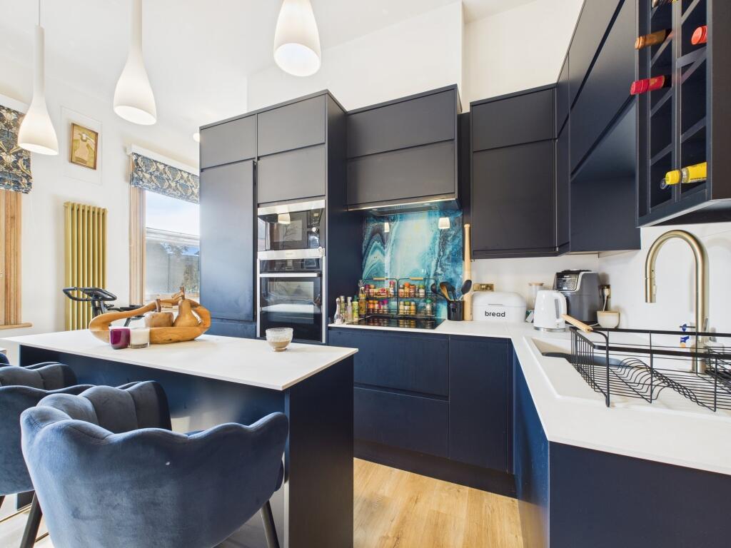open plan lounge &amp; kitchen