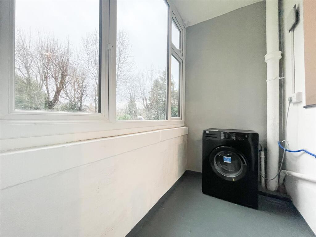 UTILTY AREA / REAR PORCH