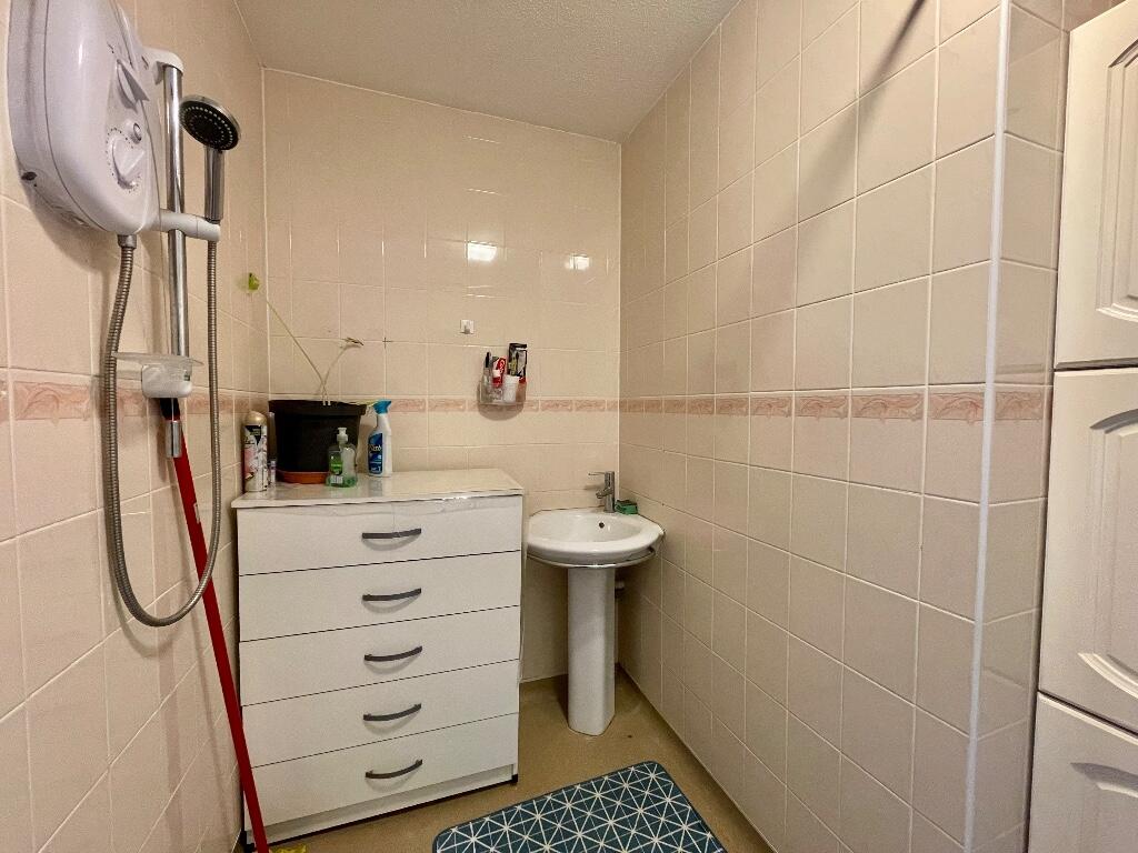 en-suite wet room
