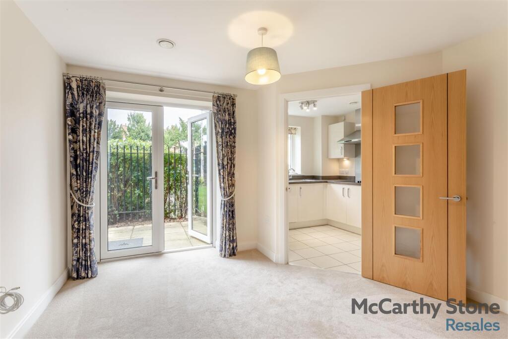 8666637-interior10.jpg