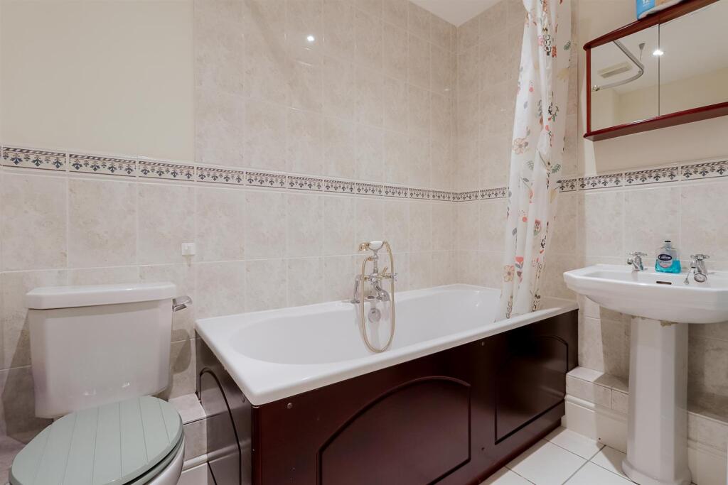 2-bed-2-bath-central-cheltenham (24).jpg