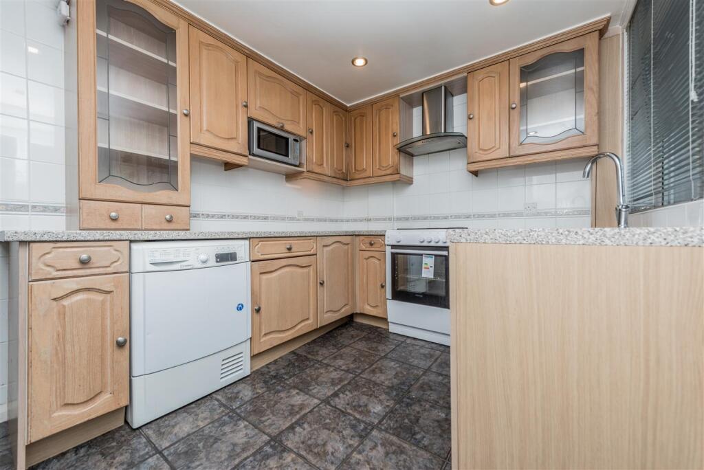 Fitted Kitchen: