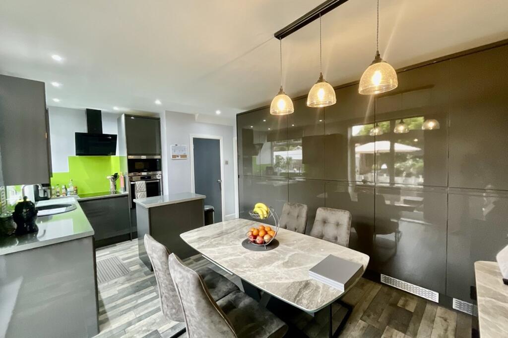 Kitchen Diner 