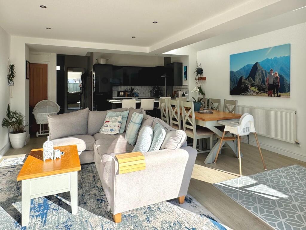 Open Plan Lounge/Dining/Kitchen