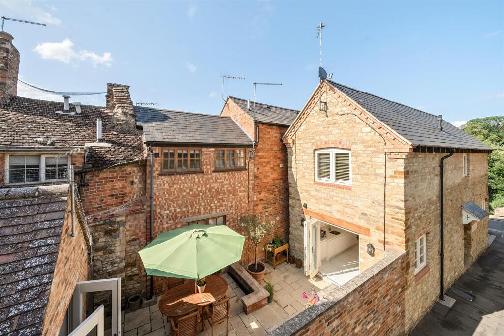 The Old School House, 1 Castle Lane, Towcester.jpg