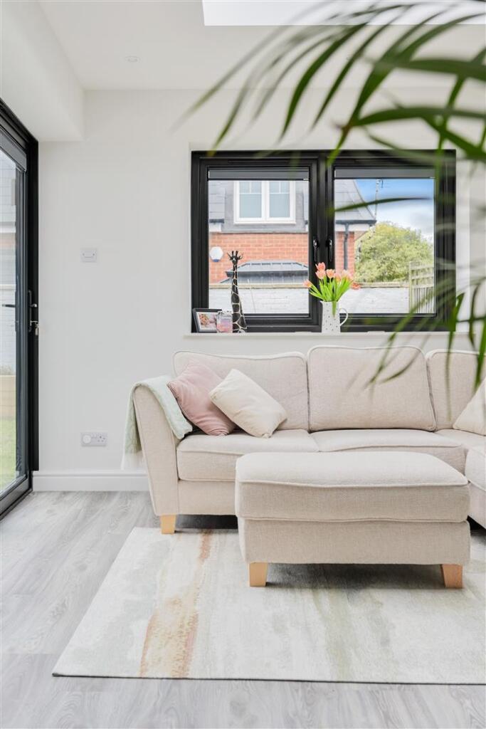 MIDDLE CLOSE (10).jpg